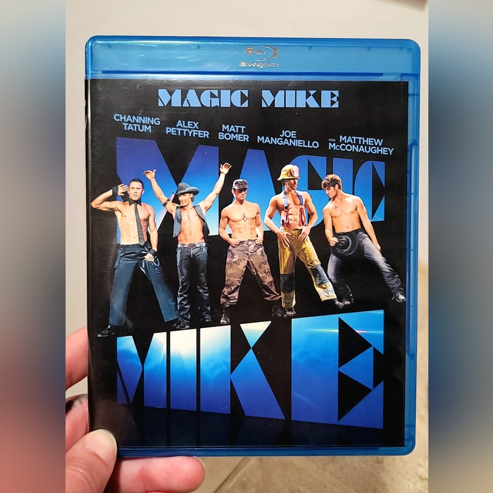 MAGIC MIKE BLU-RAY AND DVD DISC SET